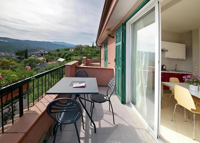 Fuer 4 Personen In Imperia Appartement Imperia